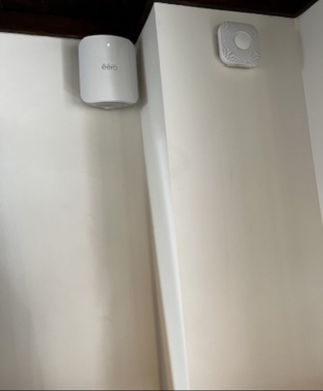 Ceiling-corner motion sensor with hub